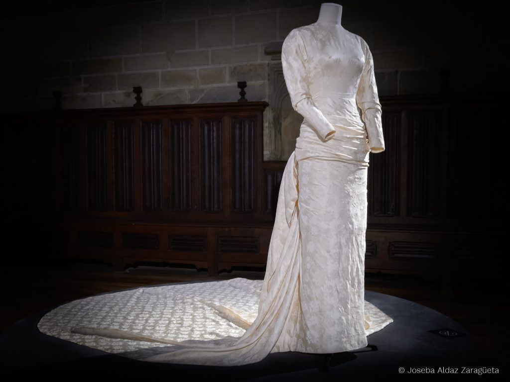 Vestido de novia en marfil de Cristóbal Balenciaga