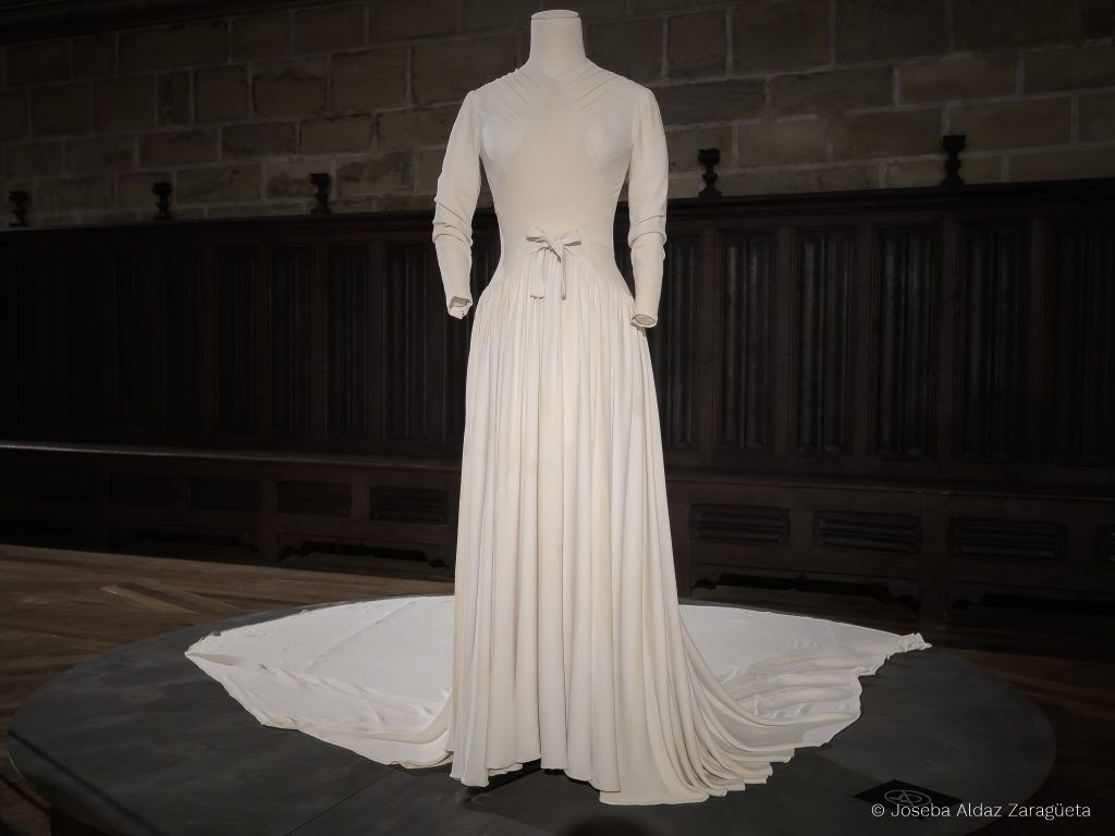 Vestido de novia en crepe de seda de Cristóbal Balenciaga