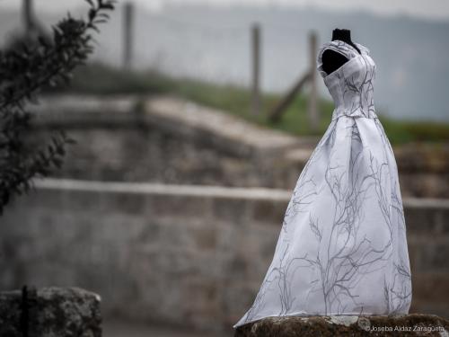 Vista lateral, vestido de novia Dama de Orleans en miniatura