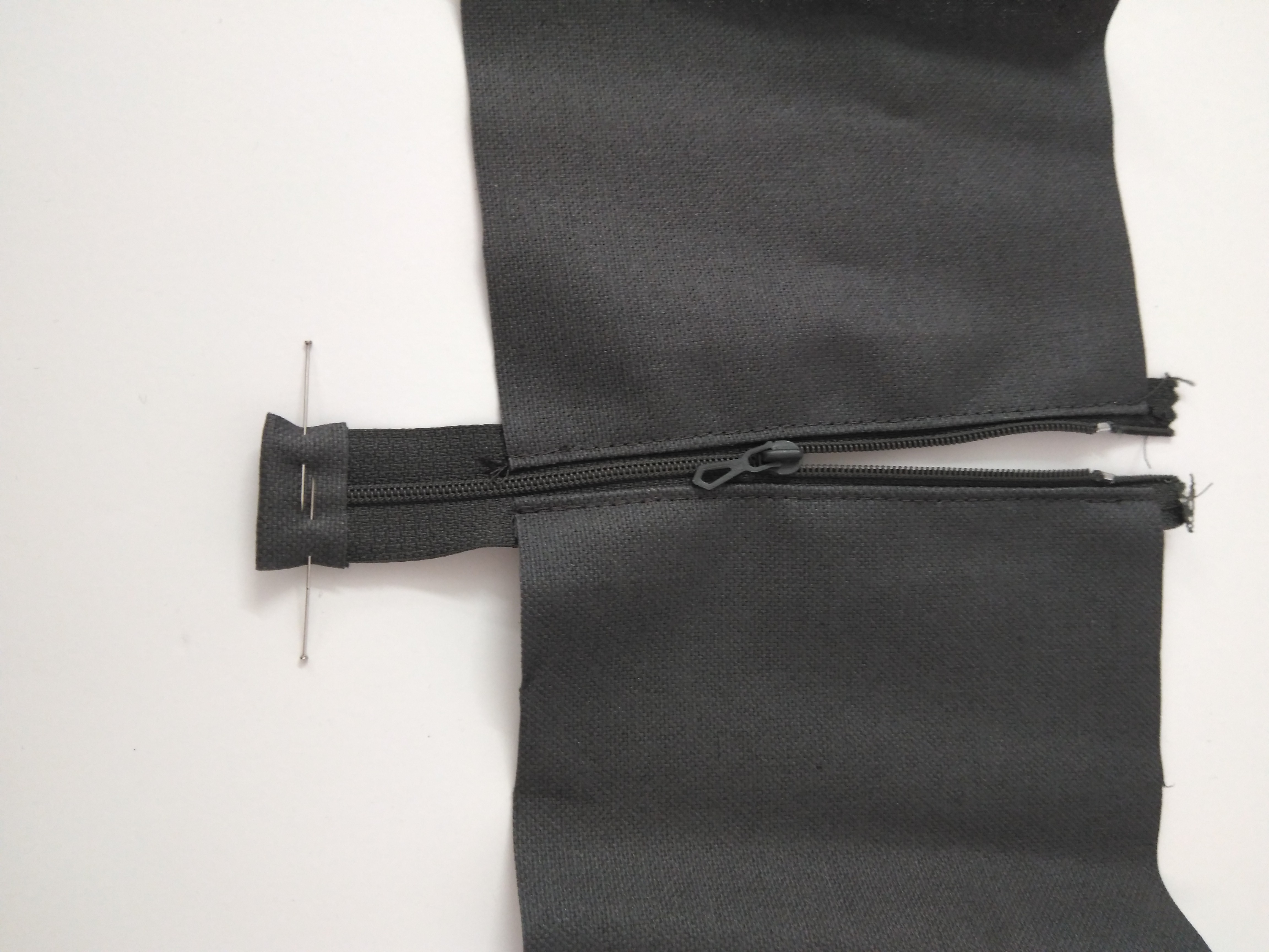 Tutorial cartera, coser cremallera y colocar el tope de adorno